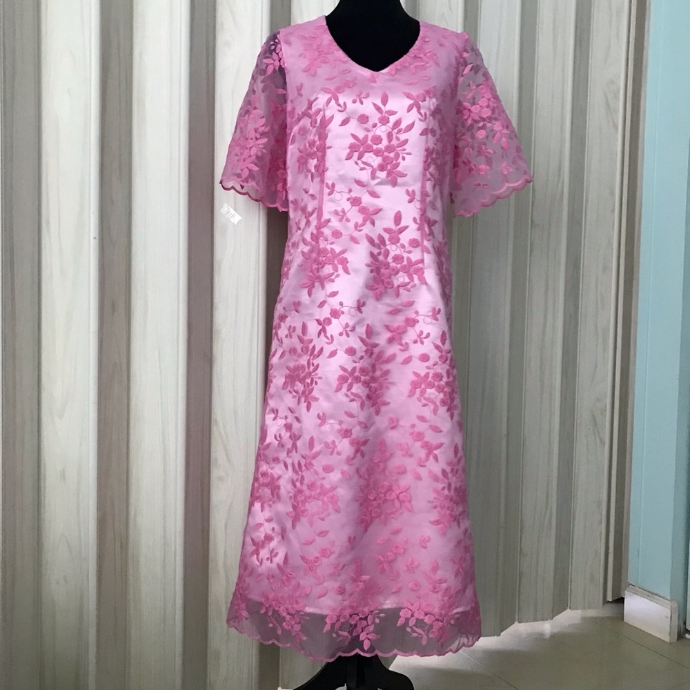 HAND MADE DRESS SIZE S; THE SIZE IS AN APPROXIMATE BECAUSE IT IS HOME MADE